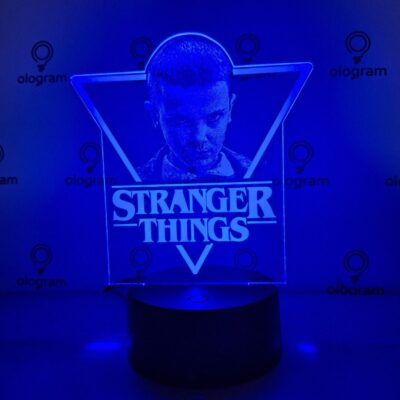 elven-triangulo-azul Eleven (Stranger Things - v.1)