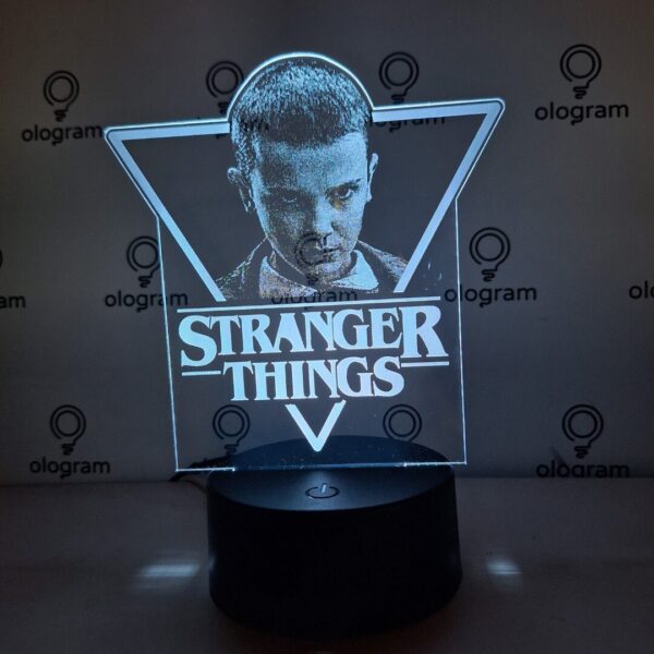 elven-triangulo-blanco Eleven (Stranger Things - v.1)