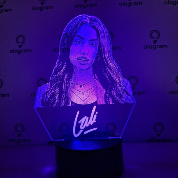 lali-violeta Lali