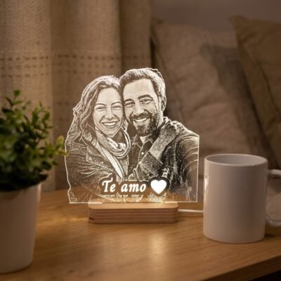 Lámpara personalizada Clásica de 15 cm con foto grabada y luz blanca sobre base de madera