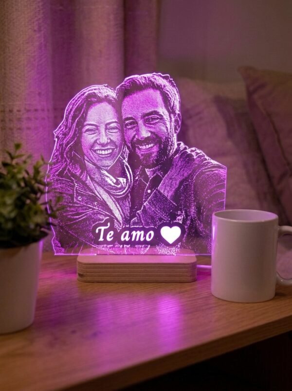 Lámpara personalizada Especial de 20 cm con foto grabada y luz RGB rosa