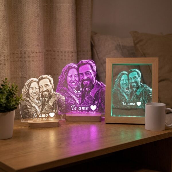 Lámpara personalizada: Clásica, Especial y Cuadro Lámpara personalizada con foto en tres modelos: Clásica, Especial con luz RGB y Cuadro con marco de madera